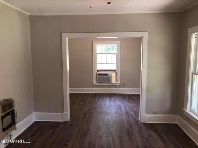 Building Photo - 495 Woodruff St