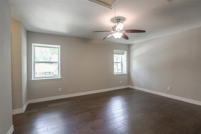 Building Photo - 730 Bison Dr