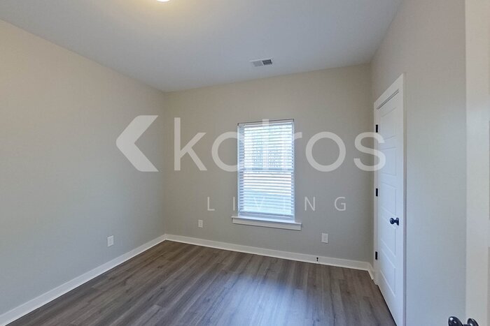 Building Photo - 151 Bates Ln