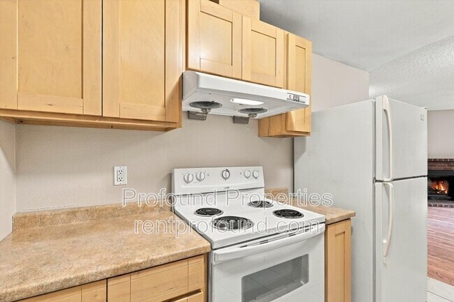 Building Photo - 12225 SW Gingham Ln