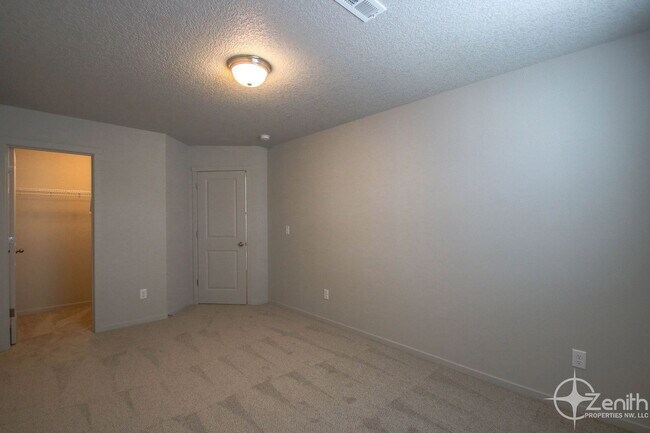 Building Photo - 11517 NE 125th Ave
