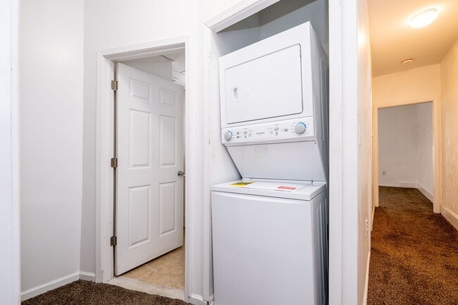 Building Photo - 627 Hague St