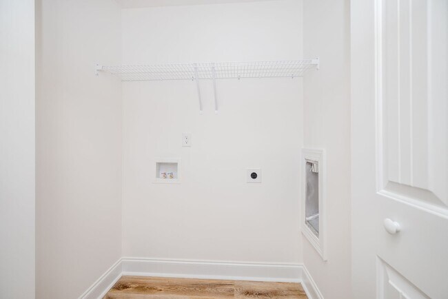 Building Photo - 402 Manly Way
