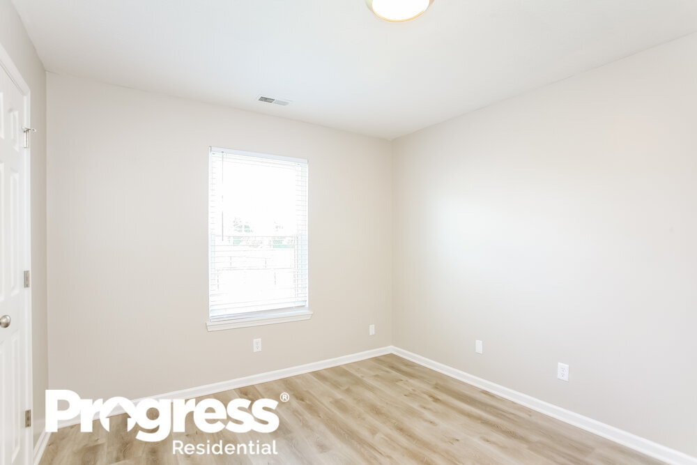 Building Photo - 1015 Redwood Dr