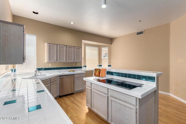 Building Photo - 8924 E Captain Dreyfus Ave