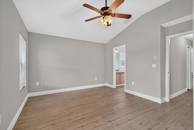 Building Photo - 557 Lindsay Anne Ct