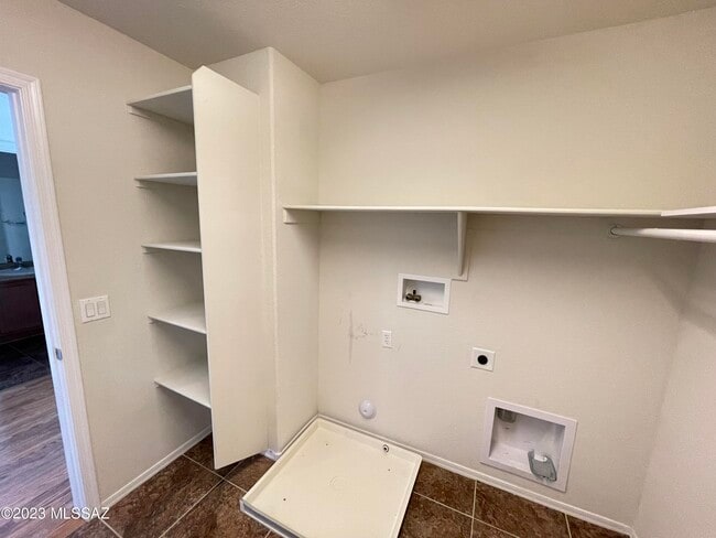 Building Photo - 10573 E Pleasant Pasture Dr