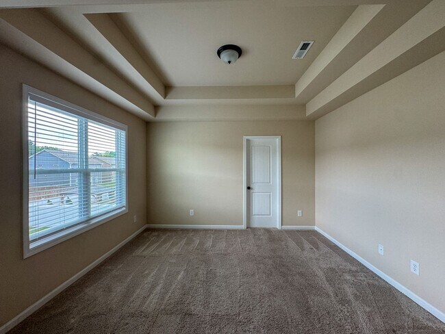 Building Photo - Stunning 5 Bed 4.5 Bath Fayetteville Home with Fenced Yard