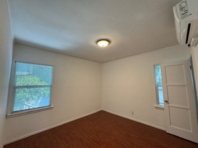 Building Photo - 4132 Vantage Ave