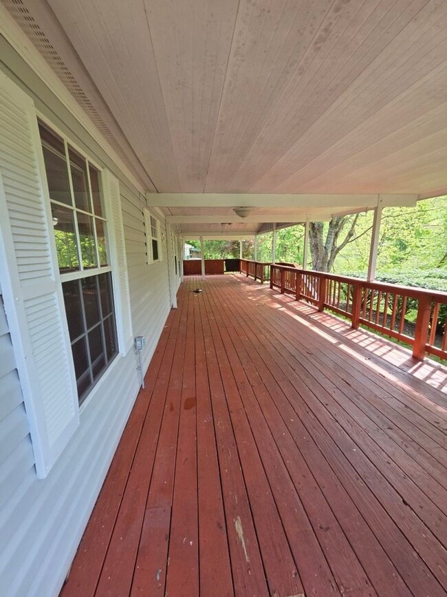 Building Photo - $1,800 - 3 Bedroom 3 Bathroom Unfurnished Home in Tatham Mountain Park
