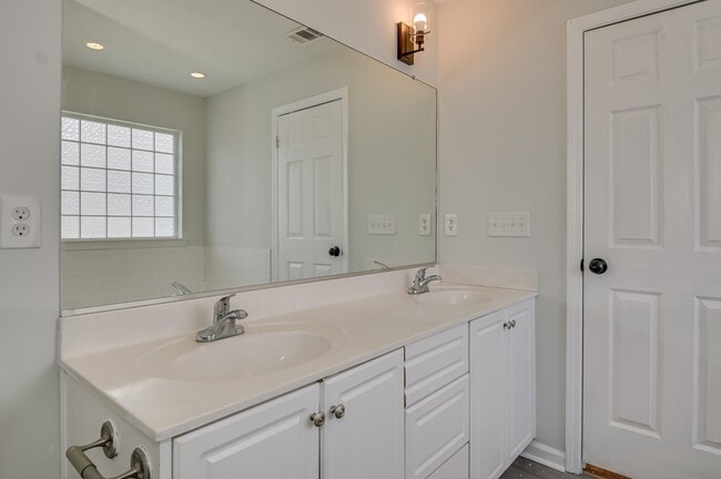 Building Photo - 409 Urial Dr