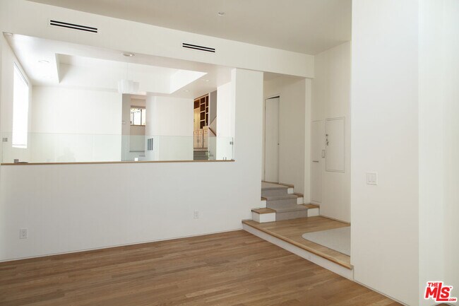 Building Photo - 444 W Avenue 37
