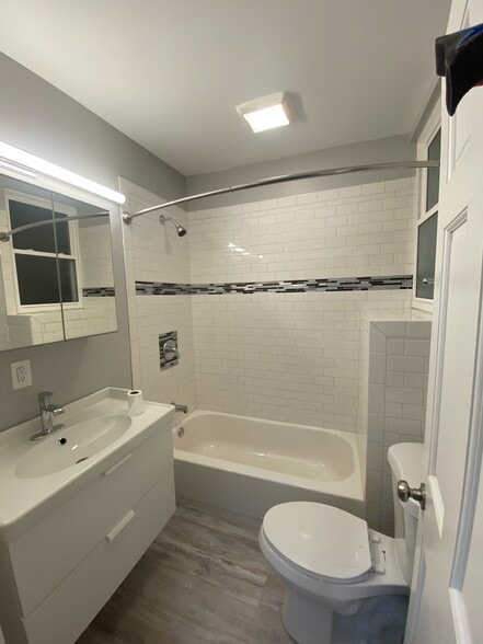 Floating vanity/ tiled tub - 507 E Mulberry St