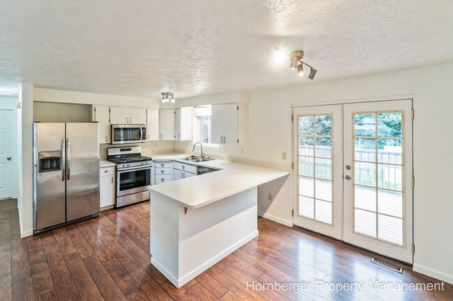 Building Photo - Recently Updated Single Family Home On The...