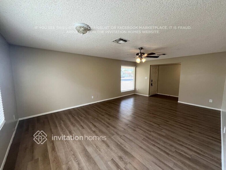 Building Photo - 5638 W Comet Ave