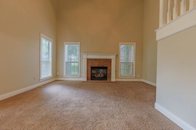 Building Photo - 4375 Big Horn Dr S