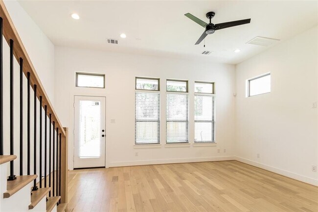 Building Photo - 3052 Truxillo St
