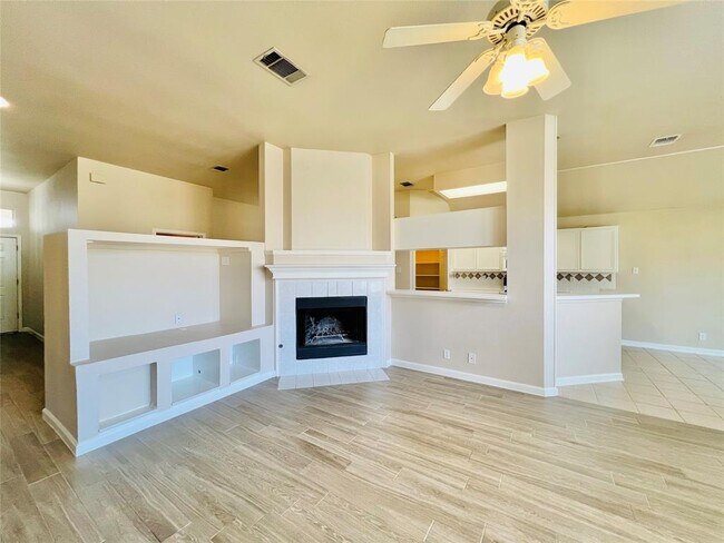 Building Photo - 8512 Hillrock Dr