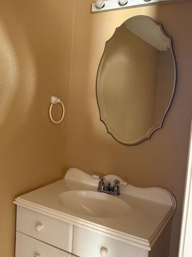 Building Photo - Low maintenance condo living may be right for you!