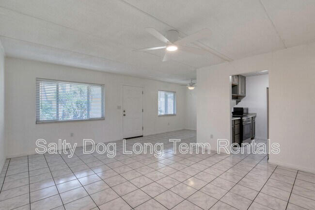 Building Photo - 400 Oakridge Blvd