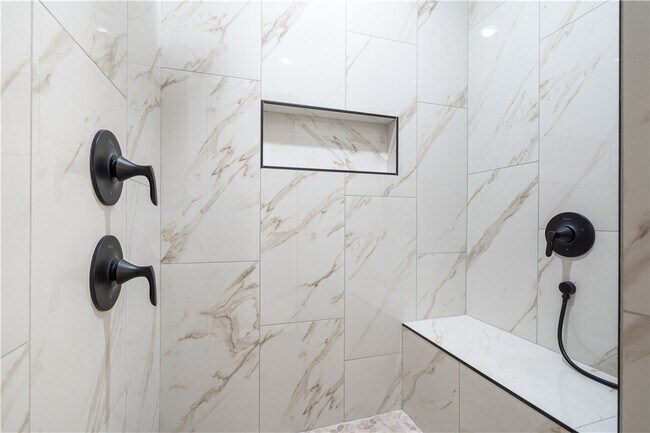 Building Photo - 7006 SW Orange Ave