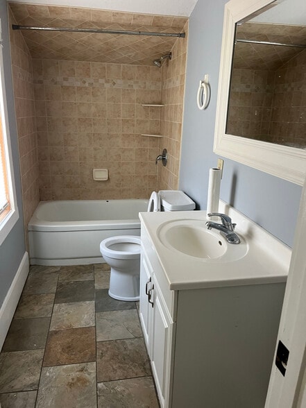 Building Photo - 231 2nd St