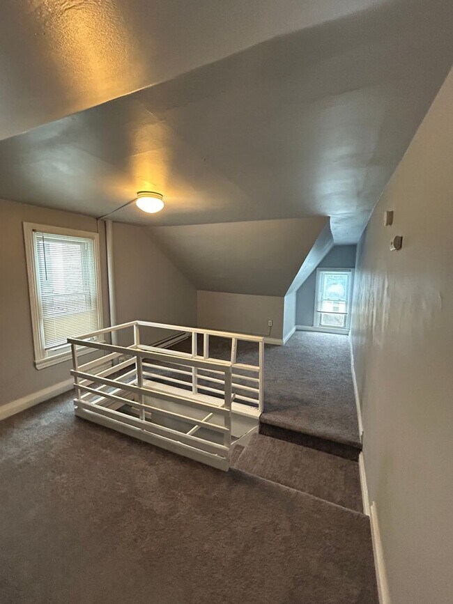 Building Photo - Vaccancies