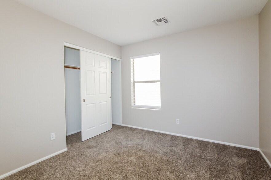Building Photo - 14988 W Riviera Dr