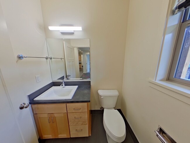 Building Photo - Newer Duplex Near Autzen Stadium - 3Bed/2Bath Home!