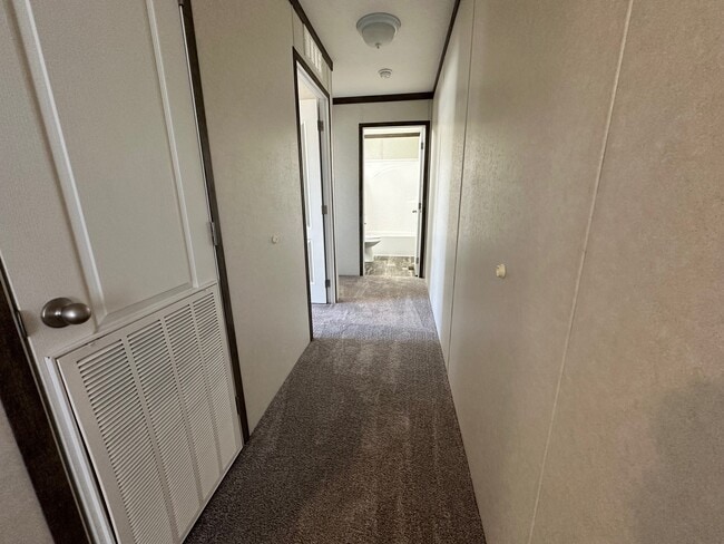 Building Photo - 642 Oregon St