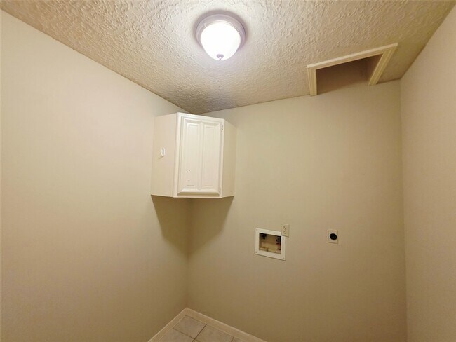 Building Photo - 10306 Jockey Club Dr