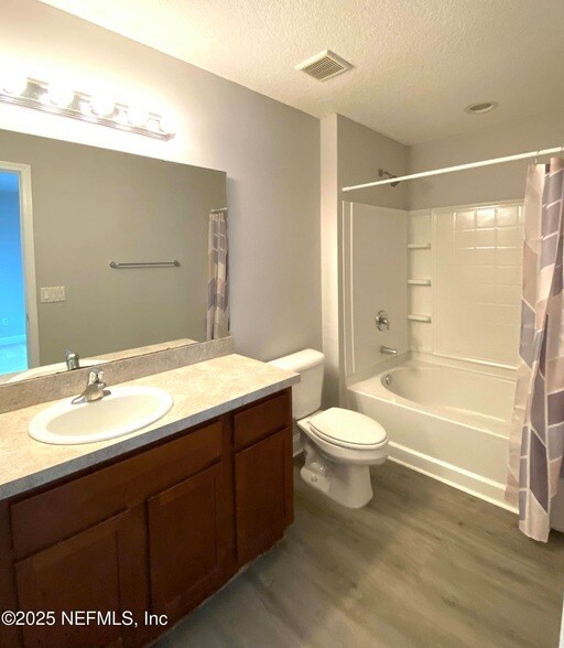 Building Photo - 86069 Pineview Dr