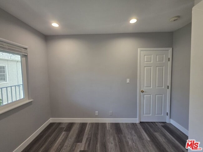 Building Photo - 105 Roswell Ave