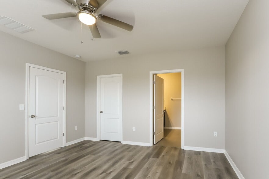 Building Photo - 10540 Whispering Hammock Dr