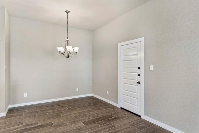 Building Photo - 9732 Grosbeak Ln