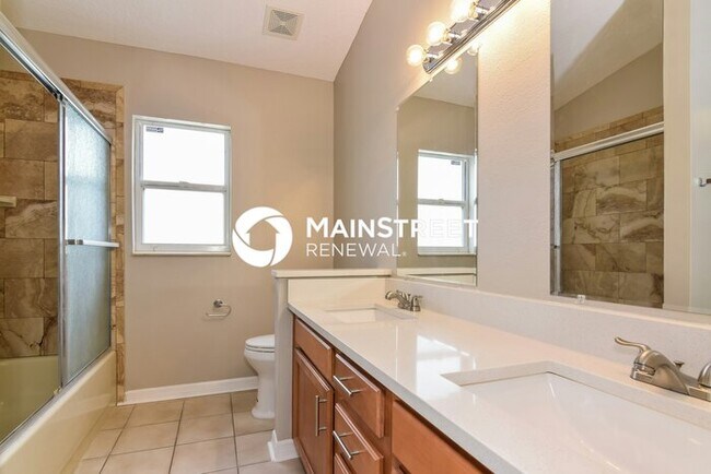 Building Photo - 4 Bedroom Pet-Friendly Home in Valrico, FL with Main Street Renewal