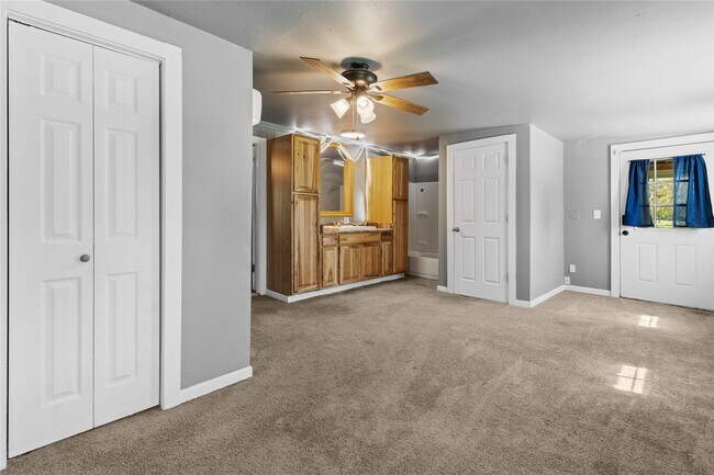 Building Photo - 1910 Stringtown Rd