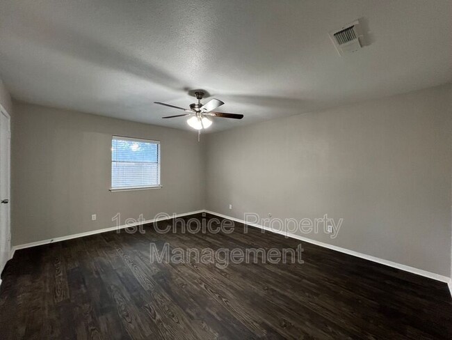 Building Photo - 709 Fair Meadows Dr