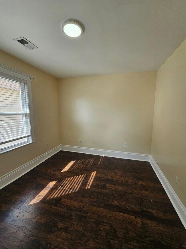 Building Photo - 240 Copeland Ave