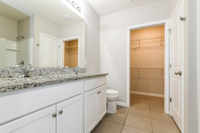 Building Photo - 956 Louvre Ct