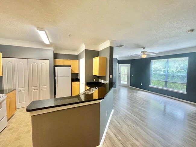 Building Photo - Orlando - 2 Bedroom, 2 Bathroom - $1695.00