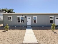 Building Photo - ~ AVAILABLE NOW ~ DUPLEX (LEFT)