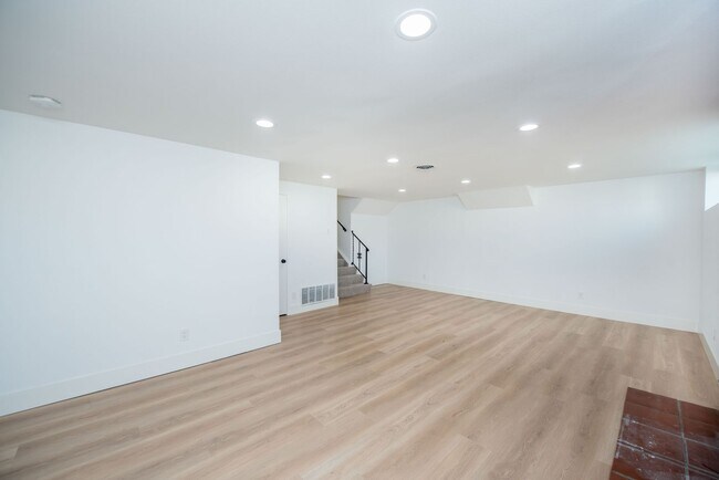 Building Photo - Now Available for Lease Beautiful 4 Bedroom Home with Basement