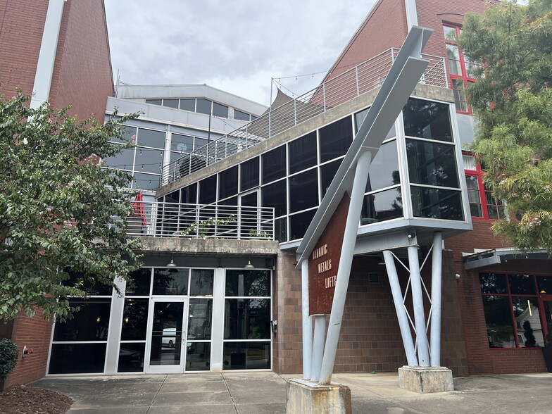 Main building entrance - 572 Edgewood Ave NE
