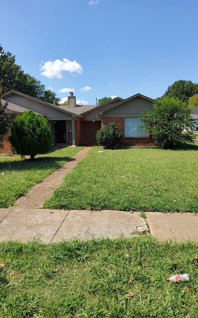 Building Photo - Great Duplex Unit In The Heart of Memphis