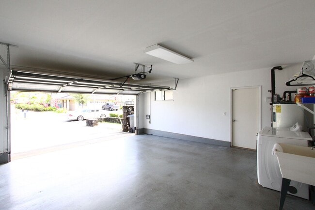 Building Photo - Mililani Mauka