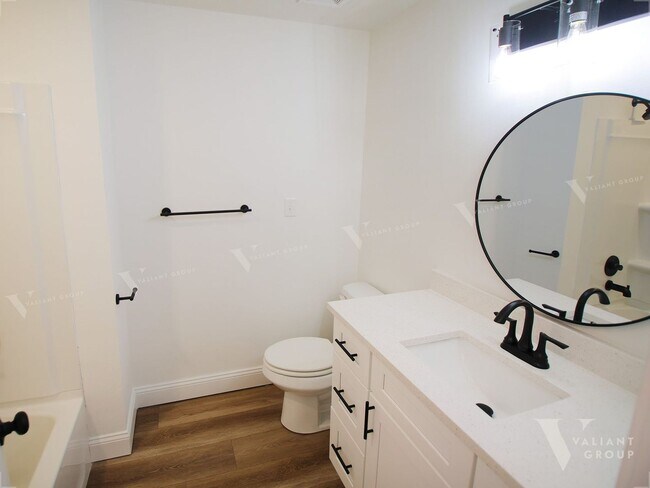 Building Photo - Beautifully Renovated 3-Bedroom Rental in South Springfield with Contemporary Finishes