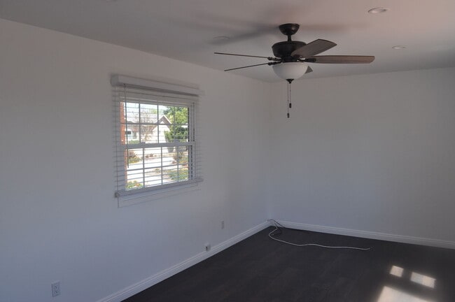 Building Photo - Serra Mesa  SFH Detached “4BR/2.5BA + offi...