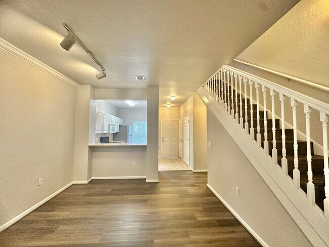 Building Photo - Stylish 2 bed, 2.5 Bath Condo in Magnolia ...