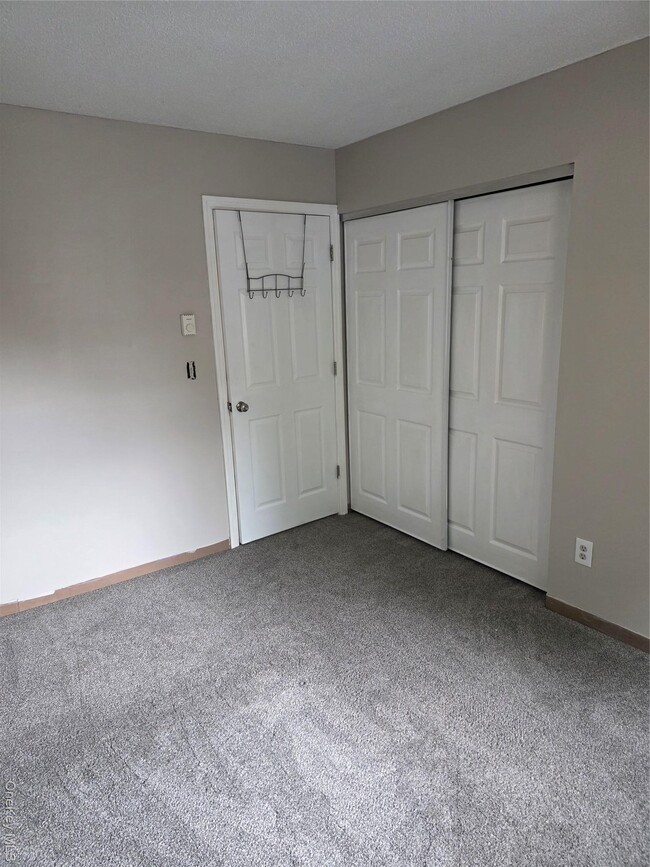 Building Photo - 4 Hudson Heights Dr